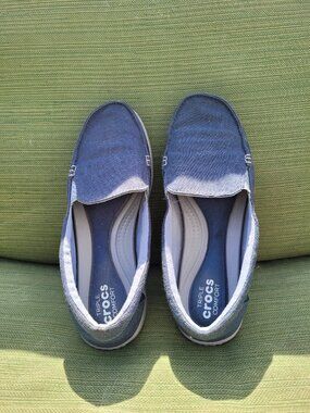 Crocs Gray Walu Canvas Slip on Casual Loafer Women Size 7 202489 Great Condition